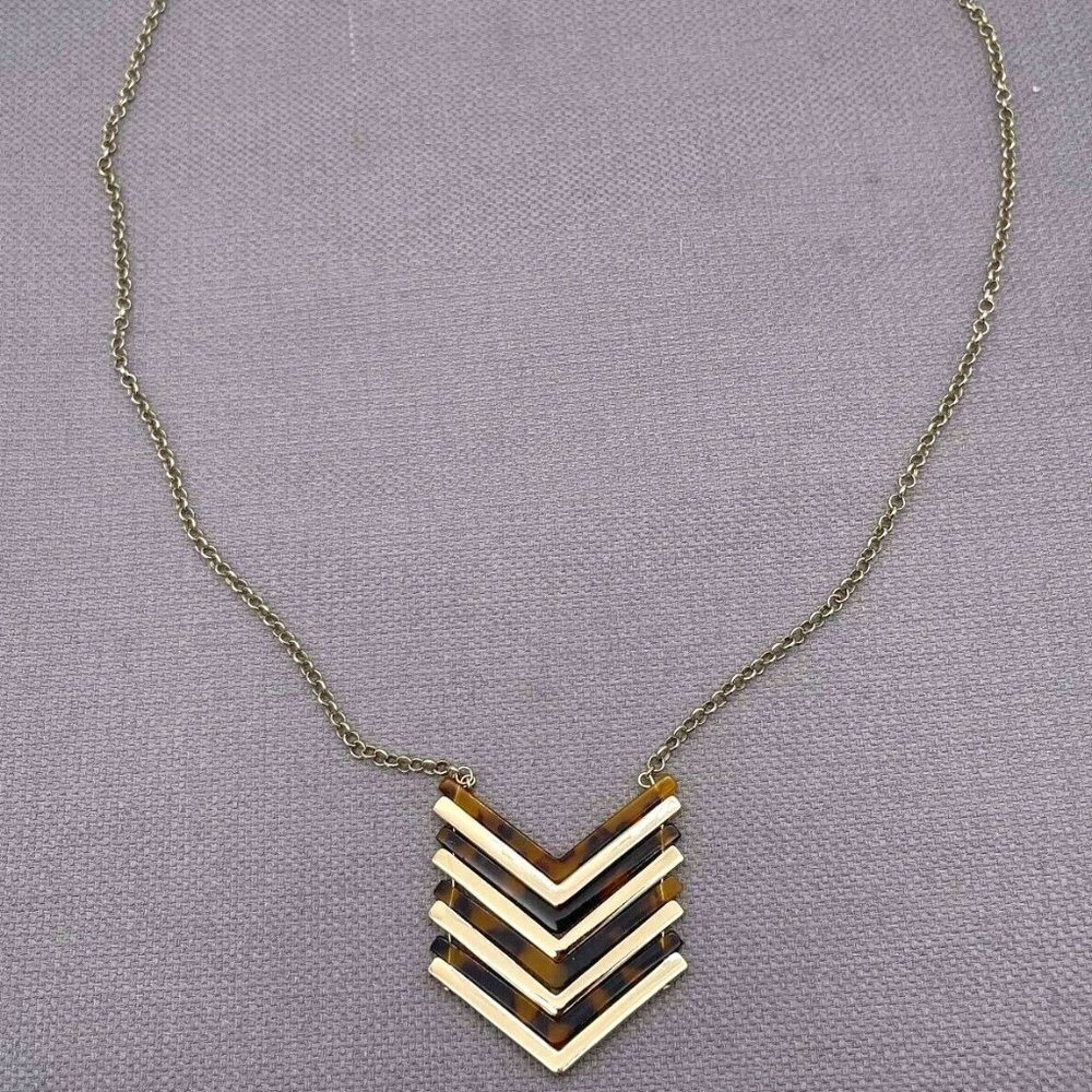 Banana Republic Arrows Chevron Pendant Chain Gold Tone Necklace Lobster Closure